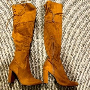 Maple stretch suede boot Size 6